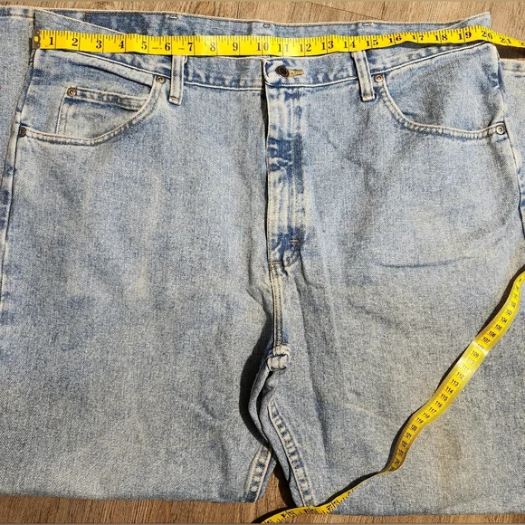 Wrangler Jeans Relaxed Fit Light Wash Denim Pants Classic Mens Size 40x30 - Picture 4 of 11